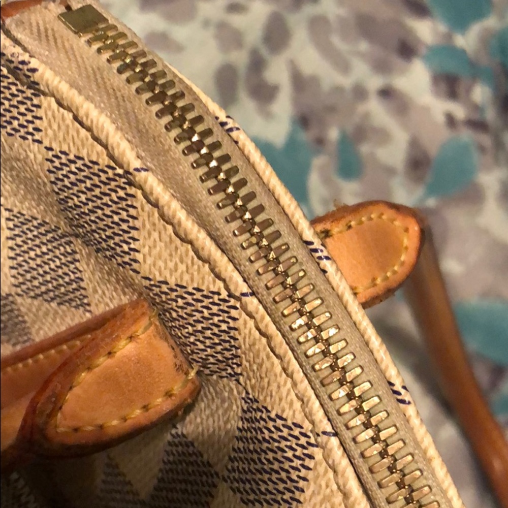Handbag - Picture 3 of 8